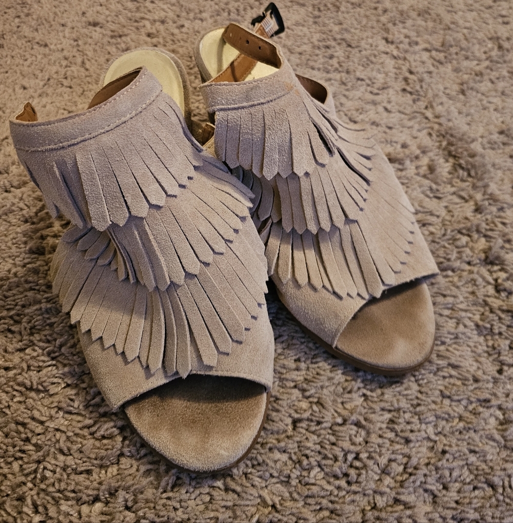 Very Volatile Fringe Wedge